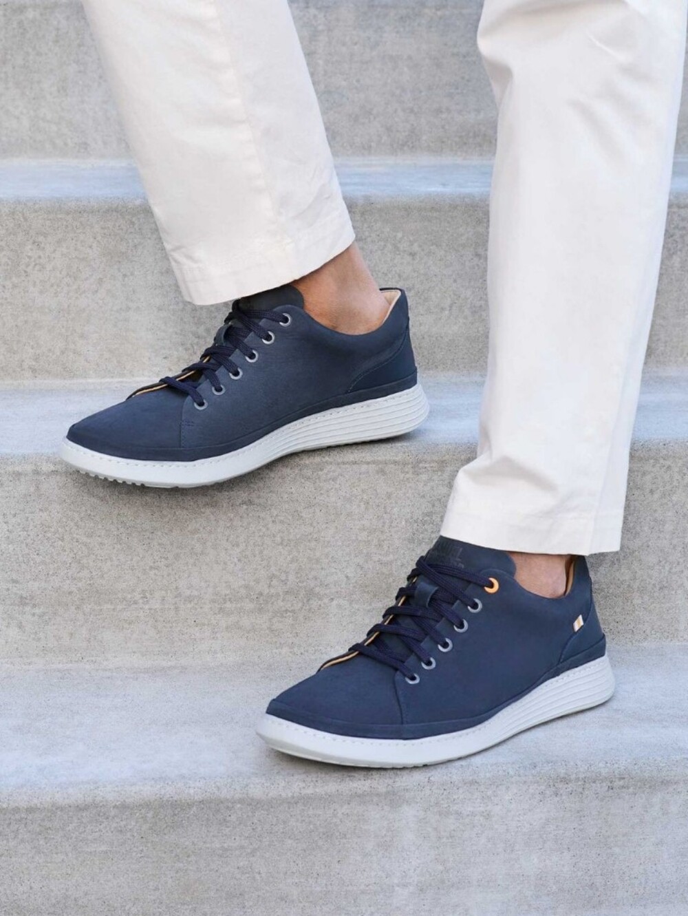 Samuel Hubbard Featherlight Men's Navy Suede Low-Top Lace-Up Sneakers_12XW